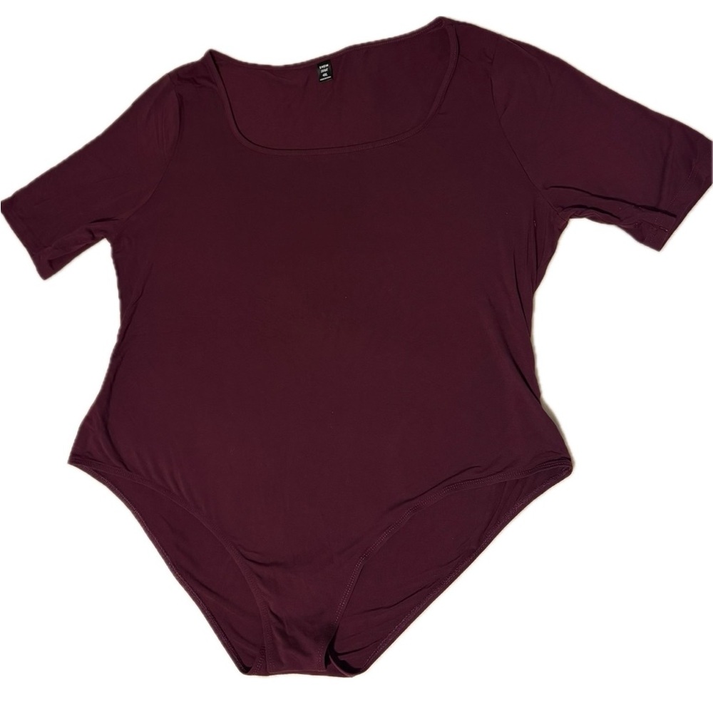 Plus Burgundy Short Sleeve Scoop Neck 
Maroon/Burgundy Size 4XL - US 20/22
